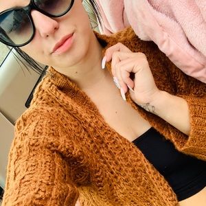 Meet your Posher, Devany